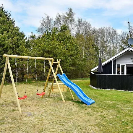 Two-bedroom Holiday In 3 *