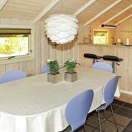 Two-bedroom Holiday In 3