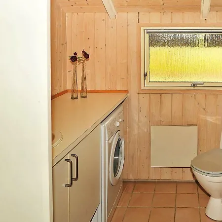 Two-bedroom Holiday In 3